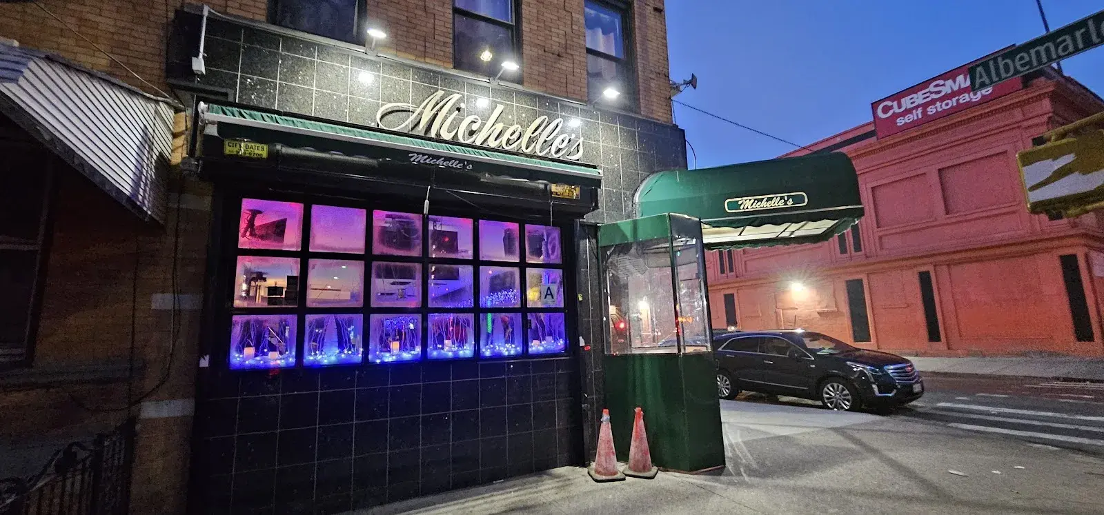 Michelle's Cocktail Lounge